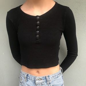 Really cute comfy crop top. Goes with everything